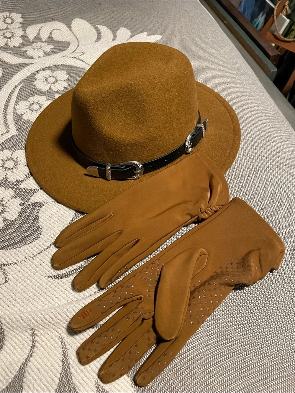 Time and Tru Tan Felt Fedora with Black Inner Band with sleek matching gloves.